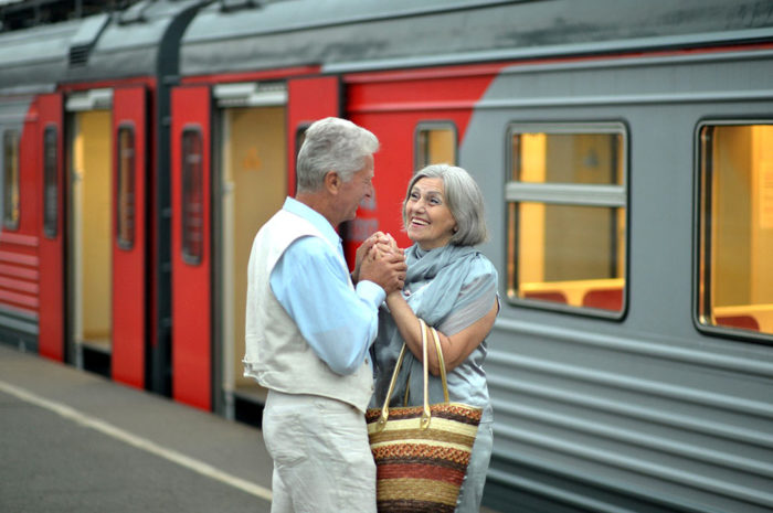 Пассажиры поездов в возрасте от 60 лет смогут совершать поездки в майские праздники со скидкой 15%
