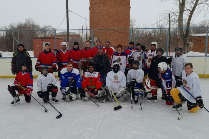 Хоккеисты из Новоорска и Добровольского закрыли сезон товарищеским матчем