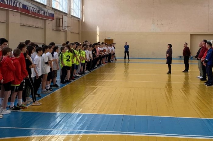 В Новоорском районе школьники соревновались в баскетболе и тэг-регби