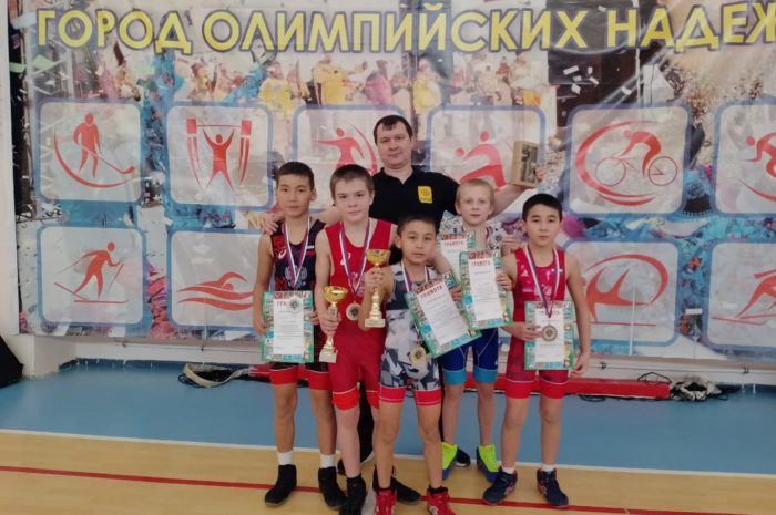 Новоорские борцы привезли комплект наград из Свердловской области