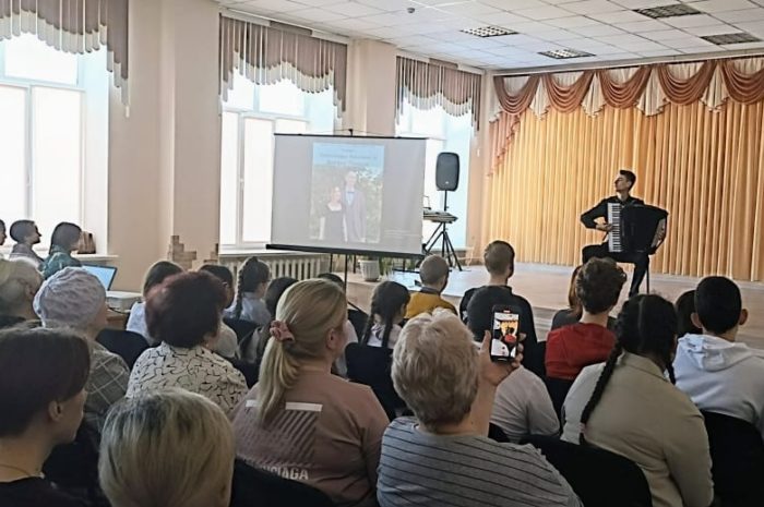 Наш земляк, новоорчанин Дмитрий Пекшев, выступил с концертом в Новоорской ДШИ