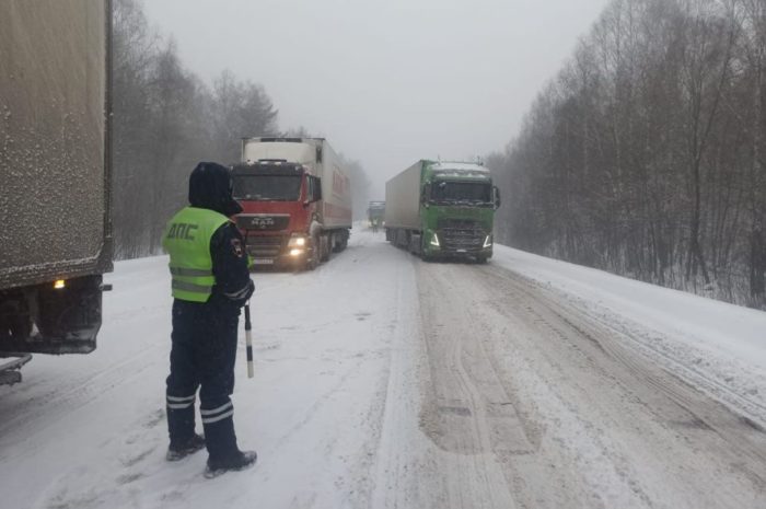 В Оренбуржье две автодороги остаются под ограничениями из-за метели