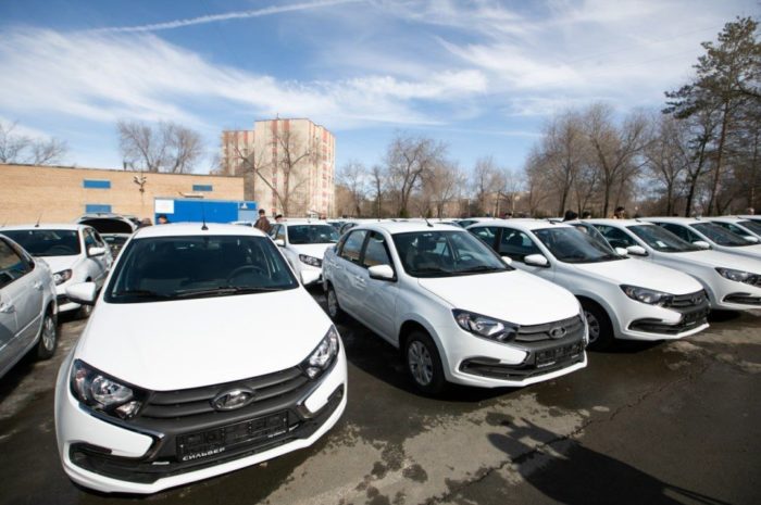 Два автомобиля «Лада Гранта» вручили Новоорской районной больнице