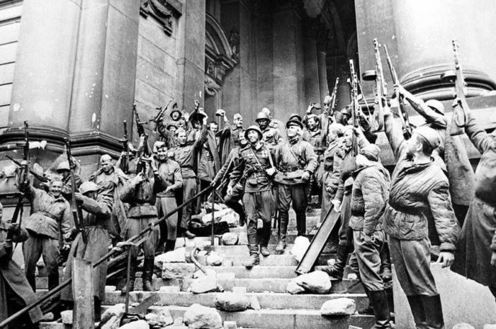 2 мая 1945 года советские войска полностью овладели столицей Германии Берлином