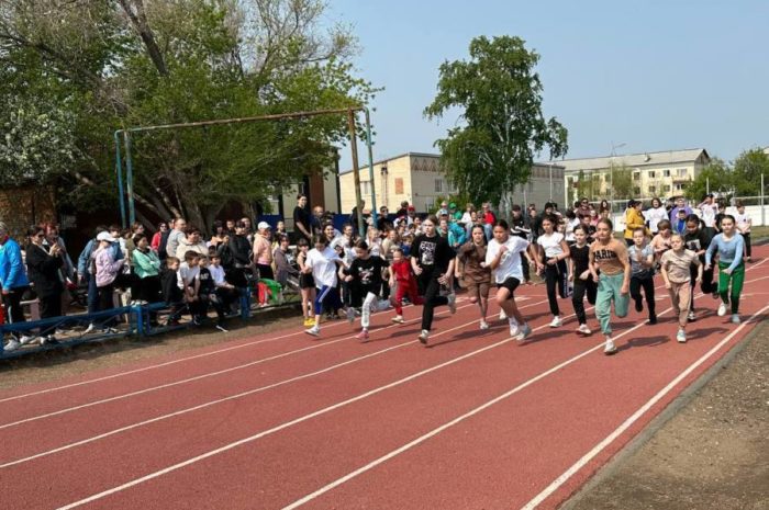 Около 400 легкоатлетов приняли участие в весеннем кроссе имени А.Е. Недорезова на призы «Новоорской газеты»