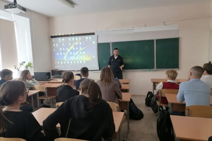 Майор полиции провел профилактическую беседу со школьниками Новоорского района