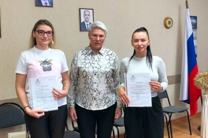 Елена Семёнова вручила новоорчанам сертификаты на приобретение жилья