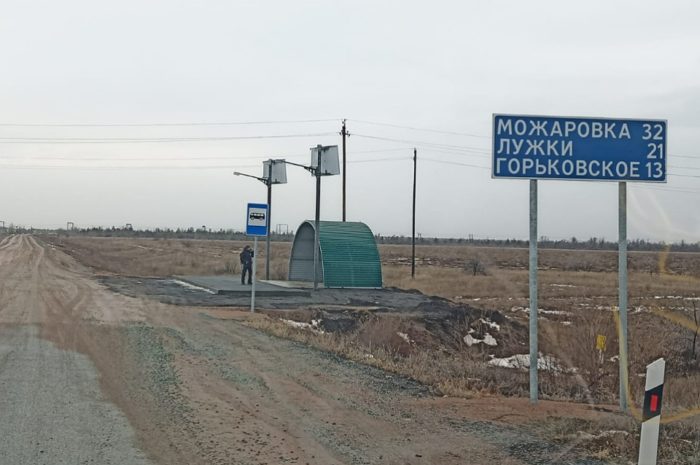 По дороге на село Горьковское Новоорского района установили остановочный павильон