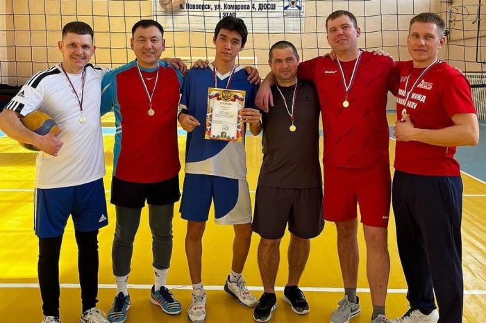 В Новоорске прошёл турнир по волейболу в честь Дня защитника Отечества