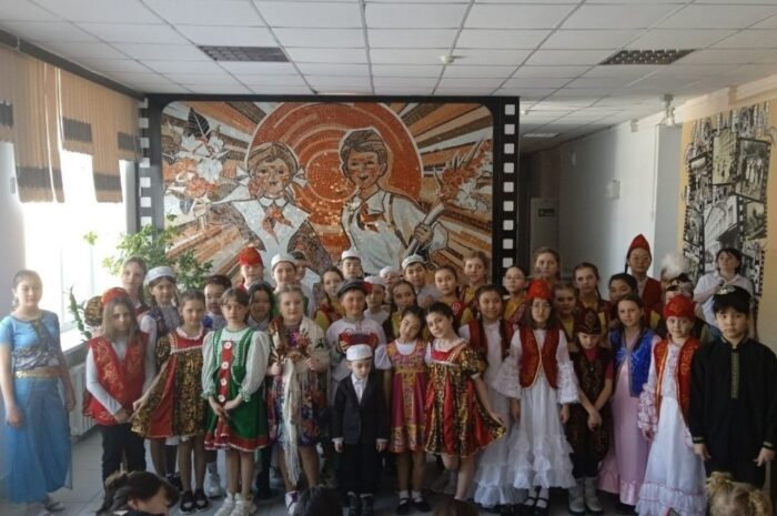Фестиваль «Дружбы народов» прошел во второй Новоорской школе