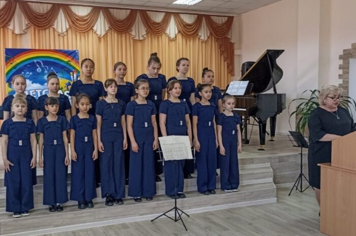 Хоровой коллектив «Тоника» провёл в Детской школе искусств Новоорска отчётный концерт