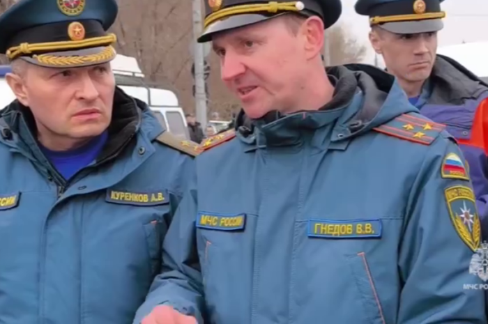Глава МЧС России Александр Куренков посетил пострадавшие от паводка районы Орска