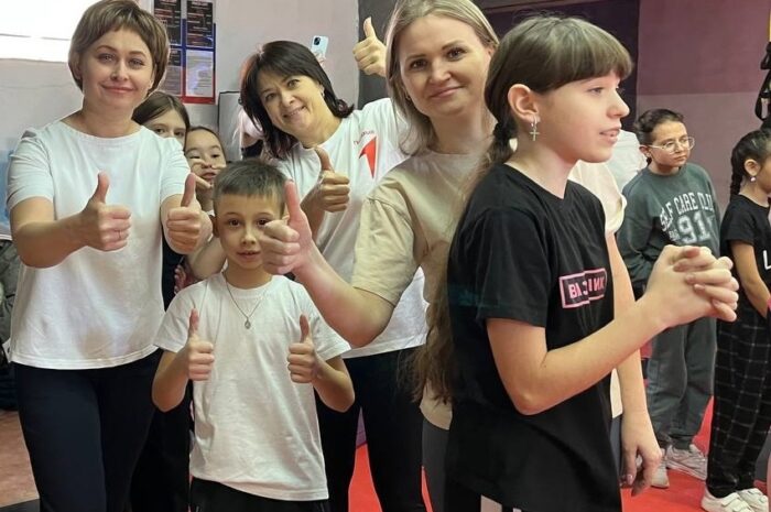 Улыбки, смех, азарт и командный дух: в Новоорске прошла встреча «Родные – любимые»