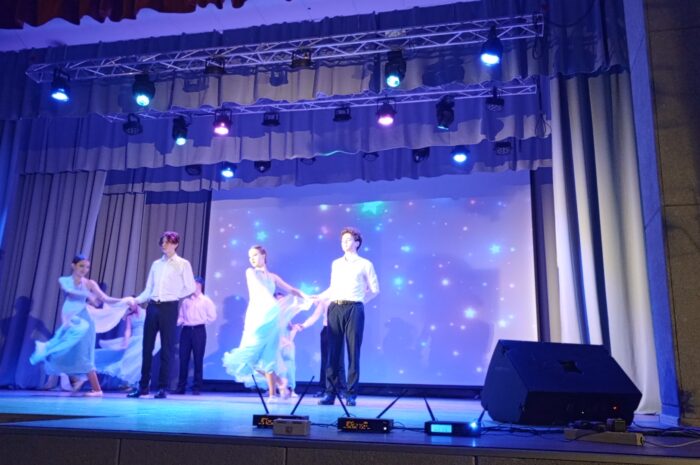 В Доме культуры Новоорска к Международному женскому дню прошёл концерт «Для милых дам»