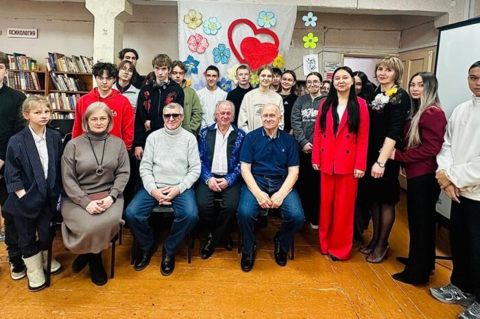 В Центральной районной библиотеке Новоорска прошло мероприятие «Всё начинается с любви»