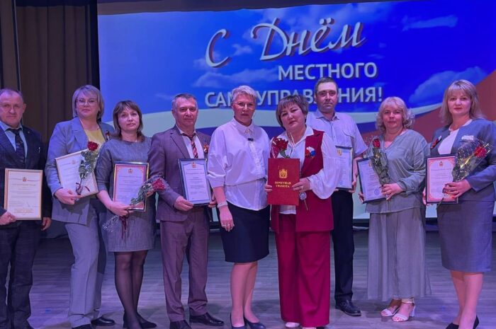 В Новоорском районе отметили заслуги работников местного самоуправления