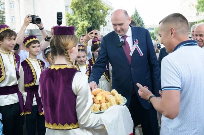 Евгений Солнцев принял участие в празднике национальных культур «День народов Оренбуржья»