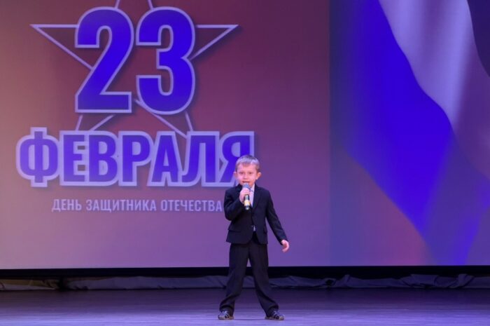 В Новоорске в честь Дня защитника Отечества прошёл праздничный концерт