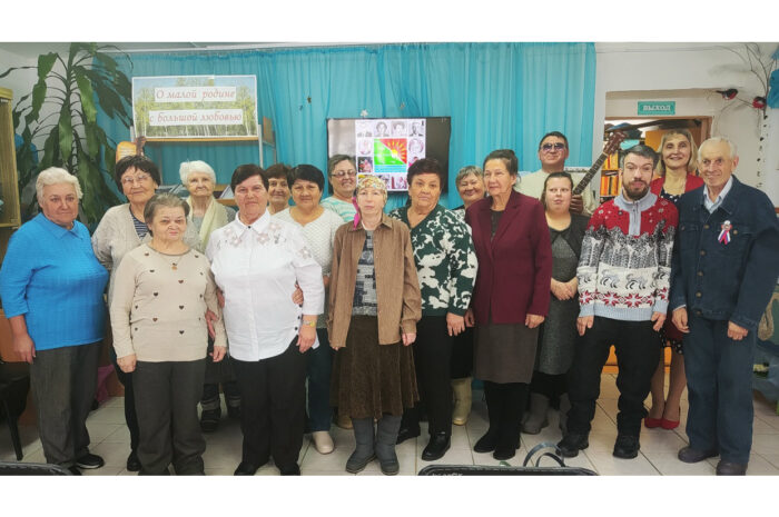 И в песнях, и в стихах поэтов пусть расцветает край родной