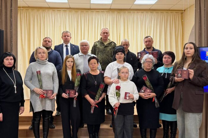 В Новоорском районе состоялось вручение орденов Мужества семьям погибших бойцов СВО
