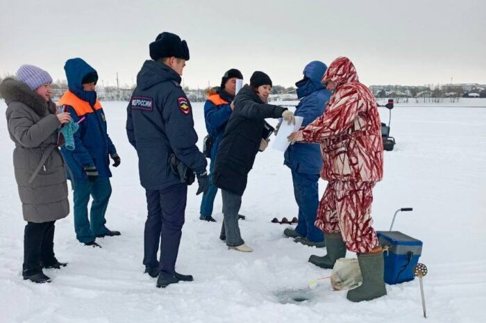 На Ириклинском водохранилище рыбакам напомнили о безопасности