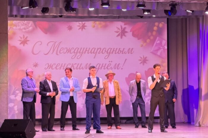 В Новоорске состоялся концерт «Для милых дам», приуроченный к Международному женскому дню