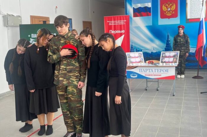 В двух школах Новоорского района сегодня открыли «Парты Героев»
