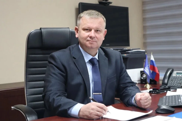 Александр Ващенко поздравил жителей Новоорского района с Праздником Весны и Труда
