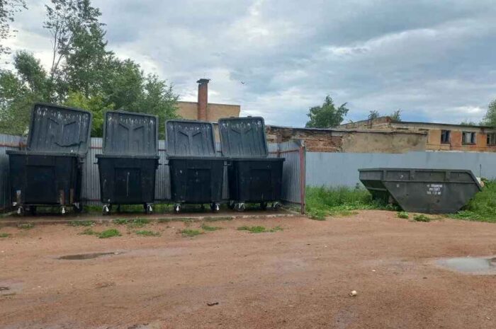 В Новоорском районе продолжается замена контейнеров