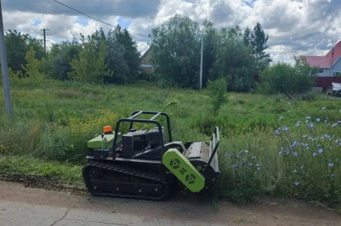 В Энергетике запускают новую технологию – роторный робот по покосу травы
