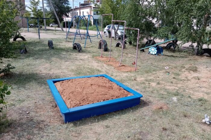 Юные вандалы портят детские площадки. Такое нелицеприятное явление современности