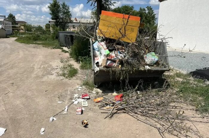 Жителей Новоорского района призывают поддерживать чистоту у мусорных контейнеров