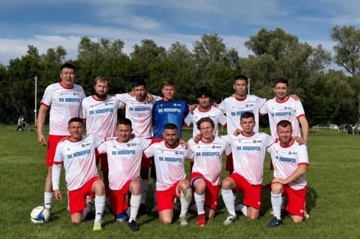 Футбольные команды Новоорска и Кувандыка сыграли в чемпионате области вничью