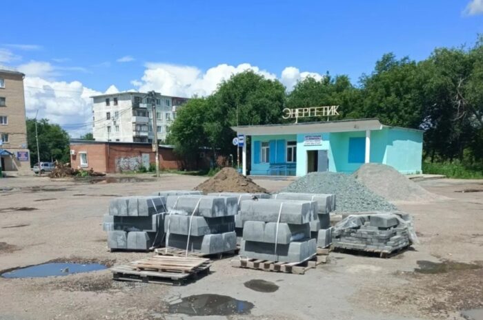В посёлке Энергетике Новоорского района приступили к ремонту площади у автостанции