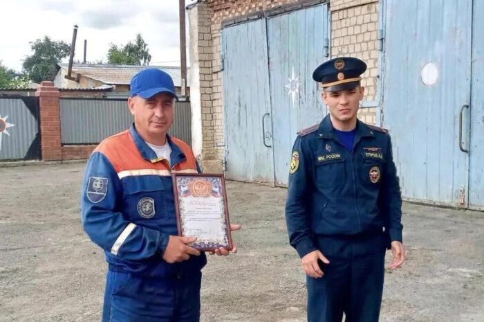 В Адамовке электромонтер вывел человека из огня и помог спасти поселок