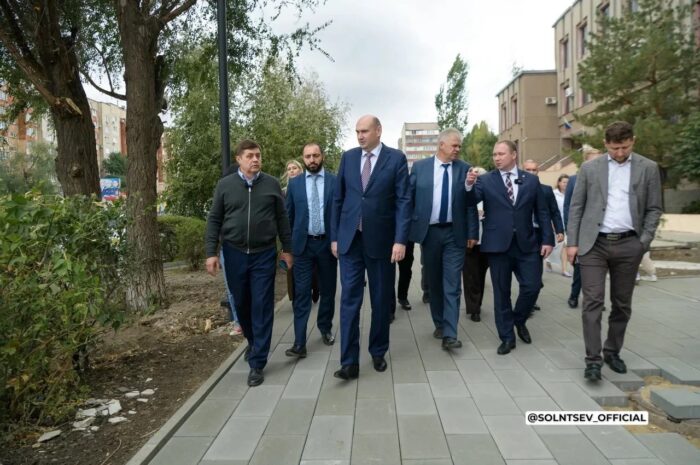 Евгений Солнцев в ходе рабочей поездки в Новотроицк осмотрел несколько стройплощадок