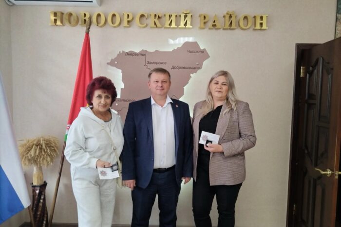 Александр Ващенко вручил жителям Новоорского района памятные знаки «Гордость Оренбуржья»
