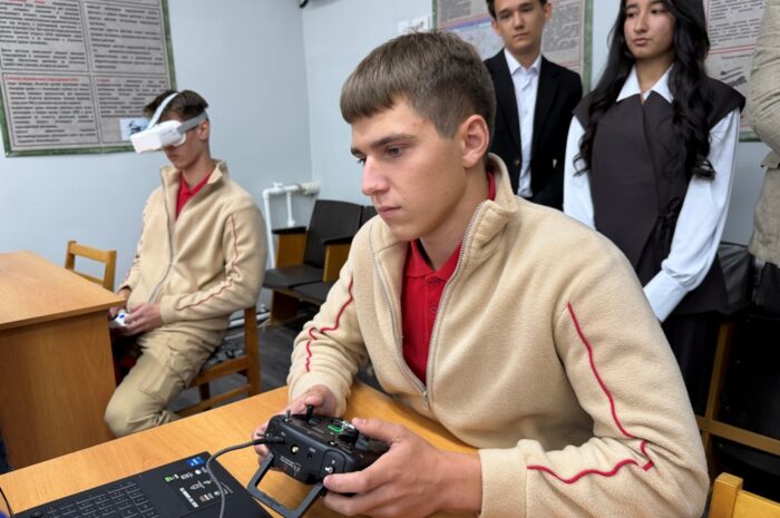 В школе № 2 Новоорска открыли класс управления беспилотными летательными аппаратами