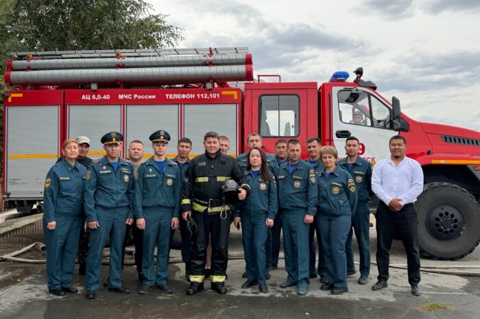 В Новоорске начальника 29-й пожарно-спасательной части проводили на заслуженный отдых