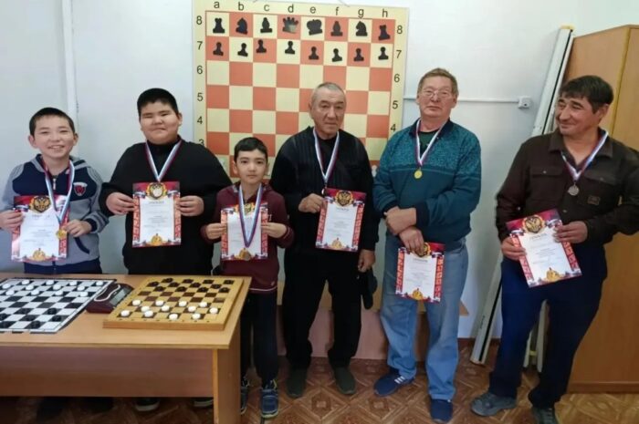 В Новоорской спортивной школе состоялись соревнования по русским шашкам