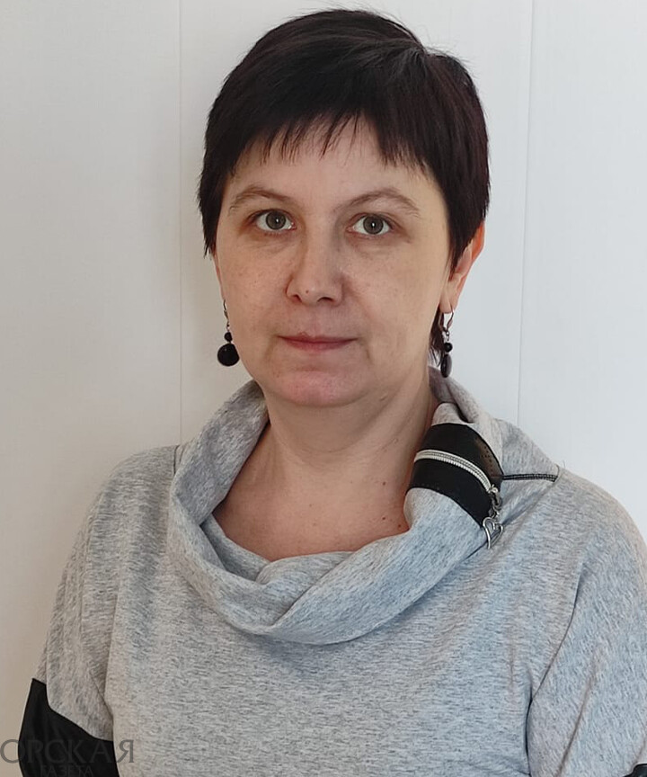 форма для учителей. урок в школе. учитель в русской школе. учительницы москвы. 8 класс ученики.