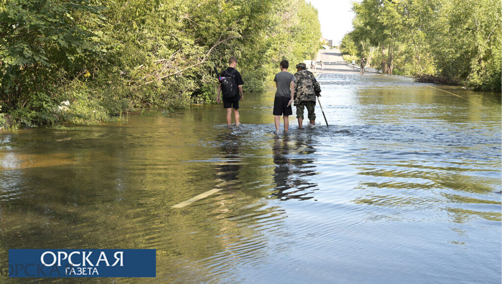 Крутые парни из «Пляжа» не смотрят на взрыв