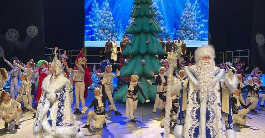 Для юных оренбуржцев прошло масштабное новогоднее представление