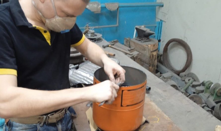 Оренбургские волонтеры начали осваивать производство мобильных печек для военных