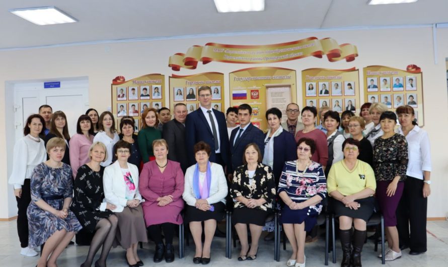 В Первомайской средней школе состоялось открытие Года педагога и наставника