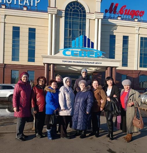 Получатели социальных услуг Первомайского КЦСОН съездили в кинотеатр города Бузулука