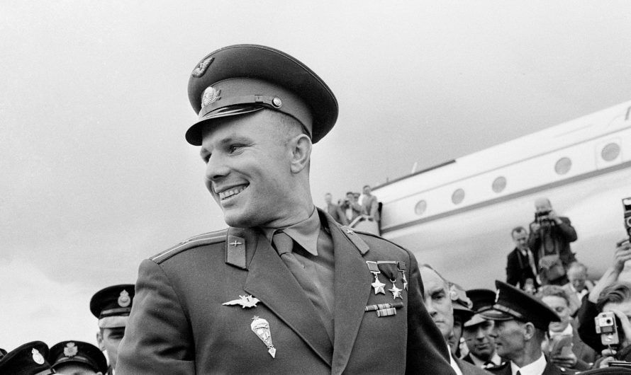 В этот день 89 лет назад родился первый космонавт планеты Юрий Гагарин