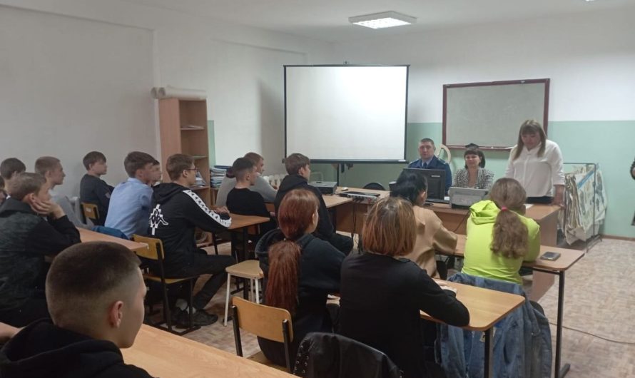 Первомайские студенты встретились со специалистами социальных служб и прокурором района