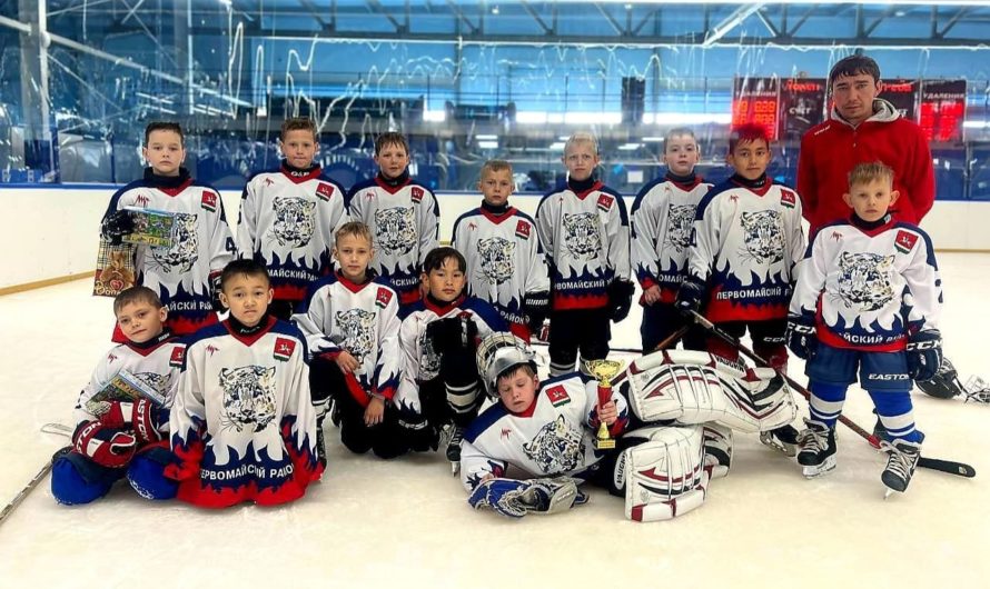 Младшая группа первомайских хоккеистов завоевала серебро на “Кубке дружбы” в Уральске