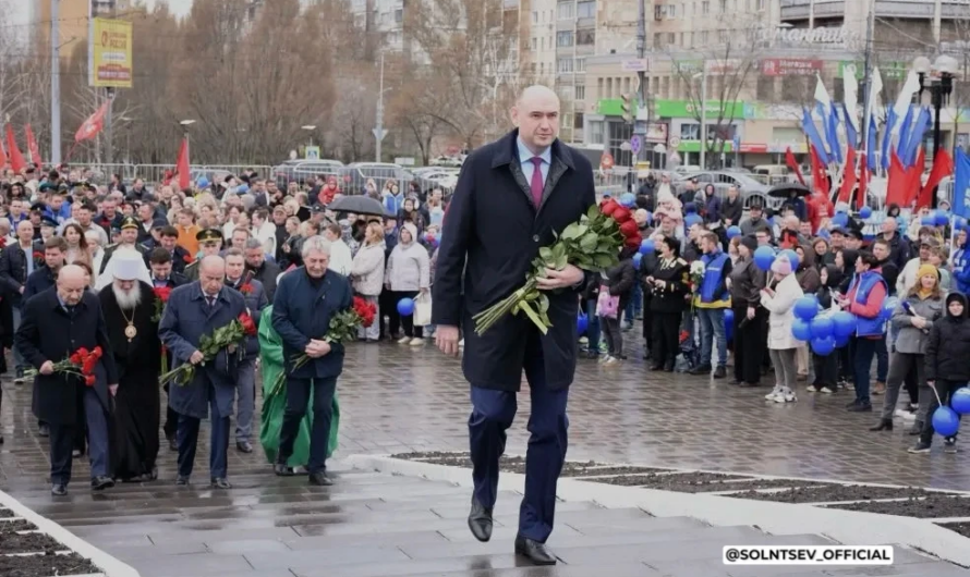 Евгений Солнцев поздравил оренбуржцев с Днем космонавтики